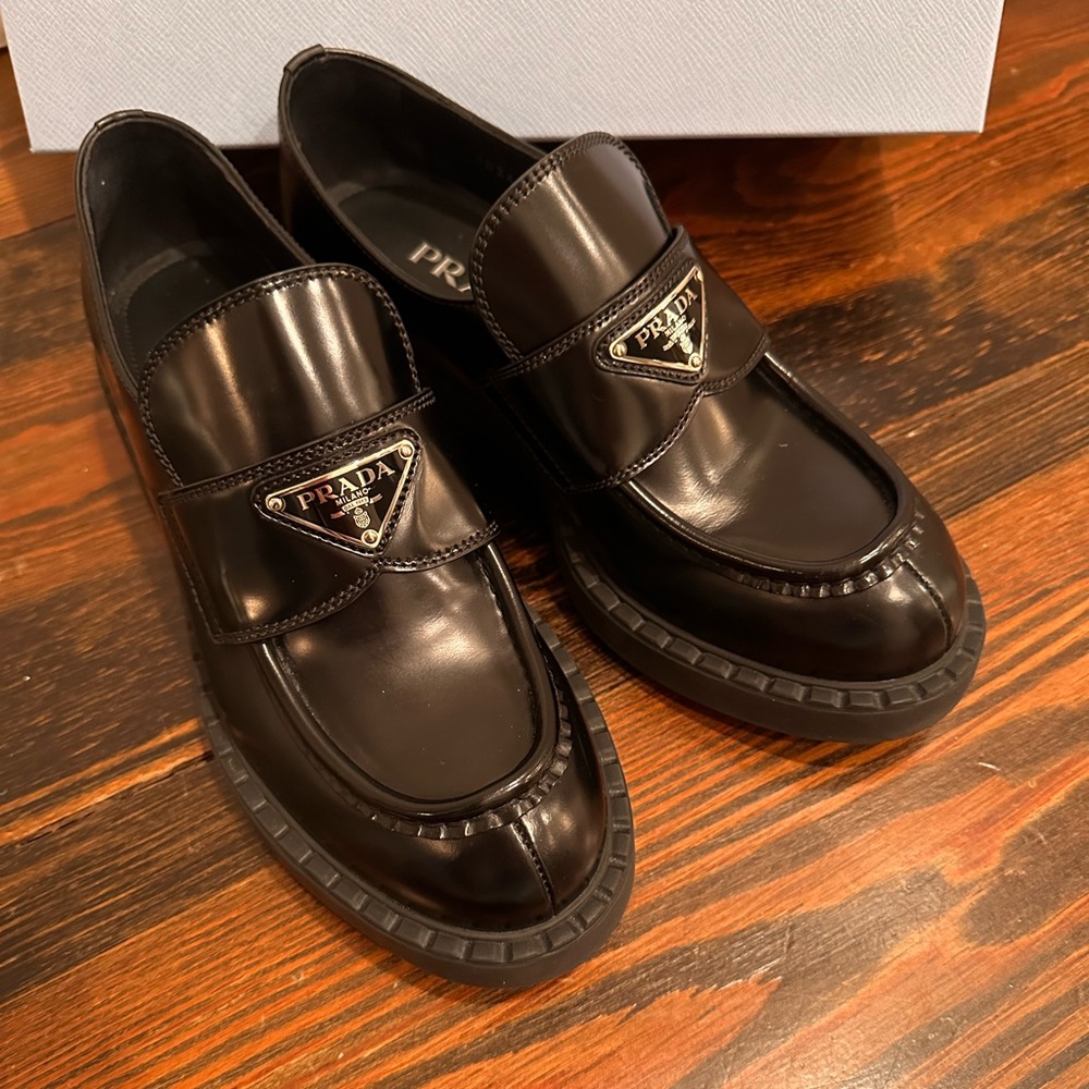 Prada Loafers like new size 37.5 - Picture 2 of 7